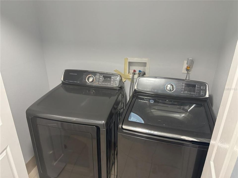 For Sale: $429,000 (5 beds, 4 baths, 2403 Square Feet)