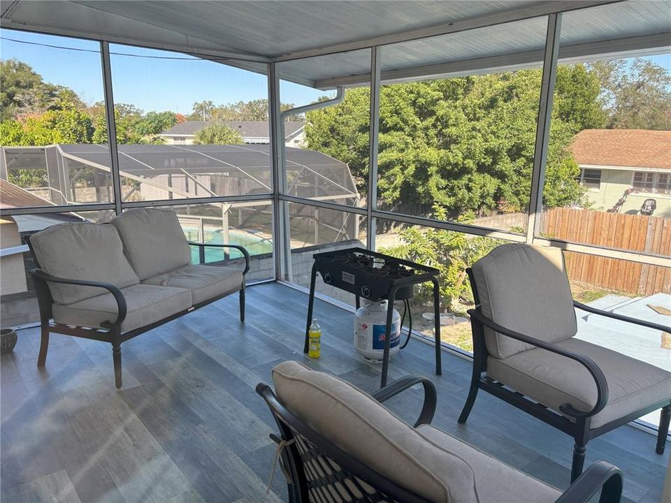 For Sale: $429,000 (5 beds, 4 baths, 2403 Square Feet)