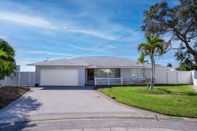 For Sale: $1,270,000 (4 beds, 4 baths, 2522 Square Feet)