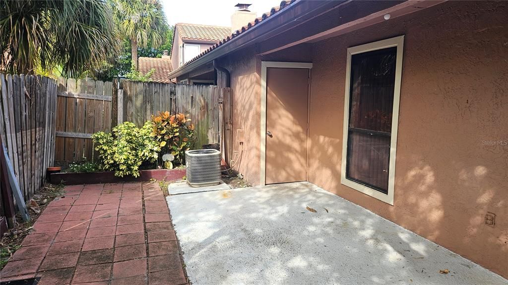 For Rent: $1,800 (2 beds, 2 baths, 1037 Square Feet)