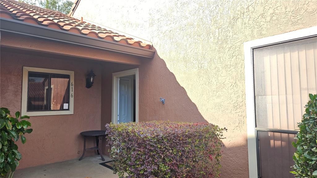 For Rent: $1,800 (2 beds, 2 baths, 1037 Square Feet)