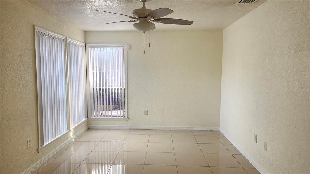 For Rent: $1,800 (2 beds, 2 baths, 1037 Square Feet)