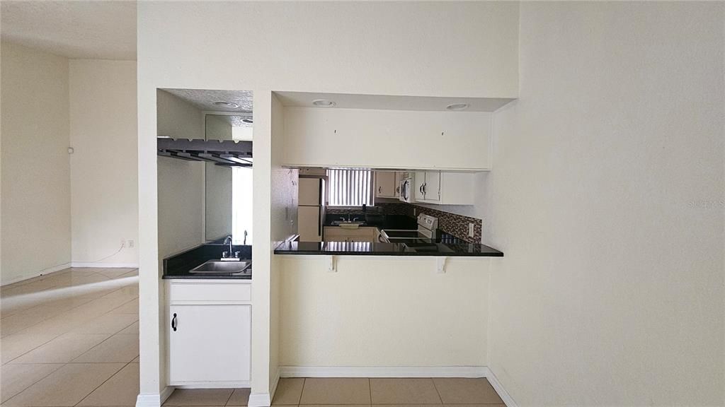 For Rent: $1,800 (2 beds, 2 baths, 1037 Square Feet)