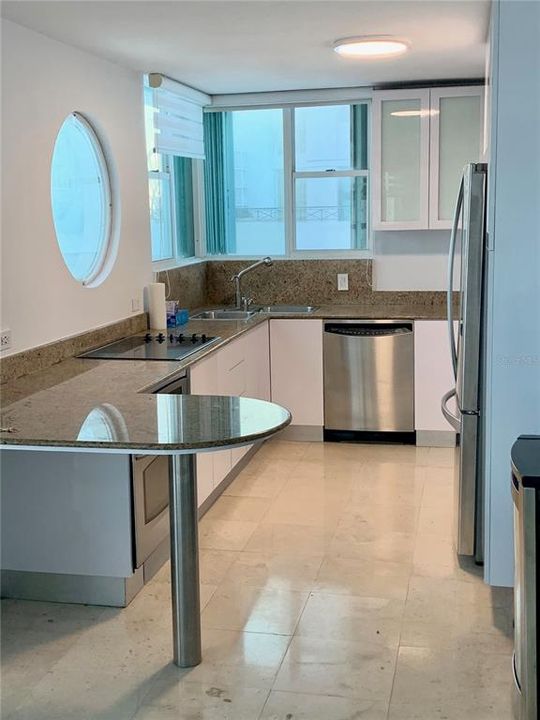 En Renta: $10,000 (3 camas, 2 baños, 2400 Pies cuadrados)