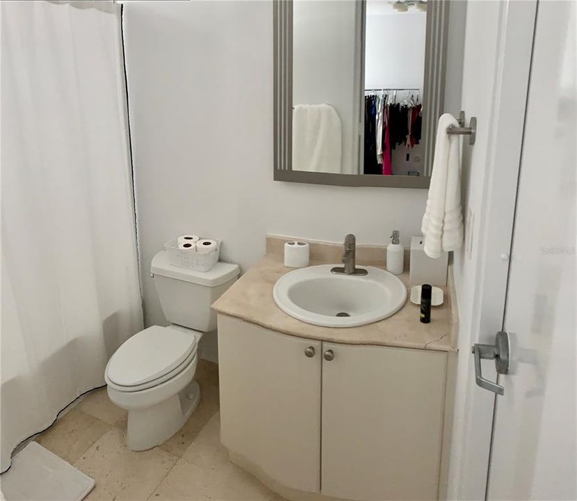 En Renta: $10,000 (3 camas, 2 baños, 2400 Pies cuadrados)