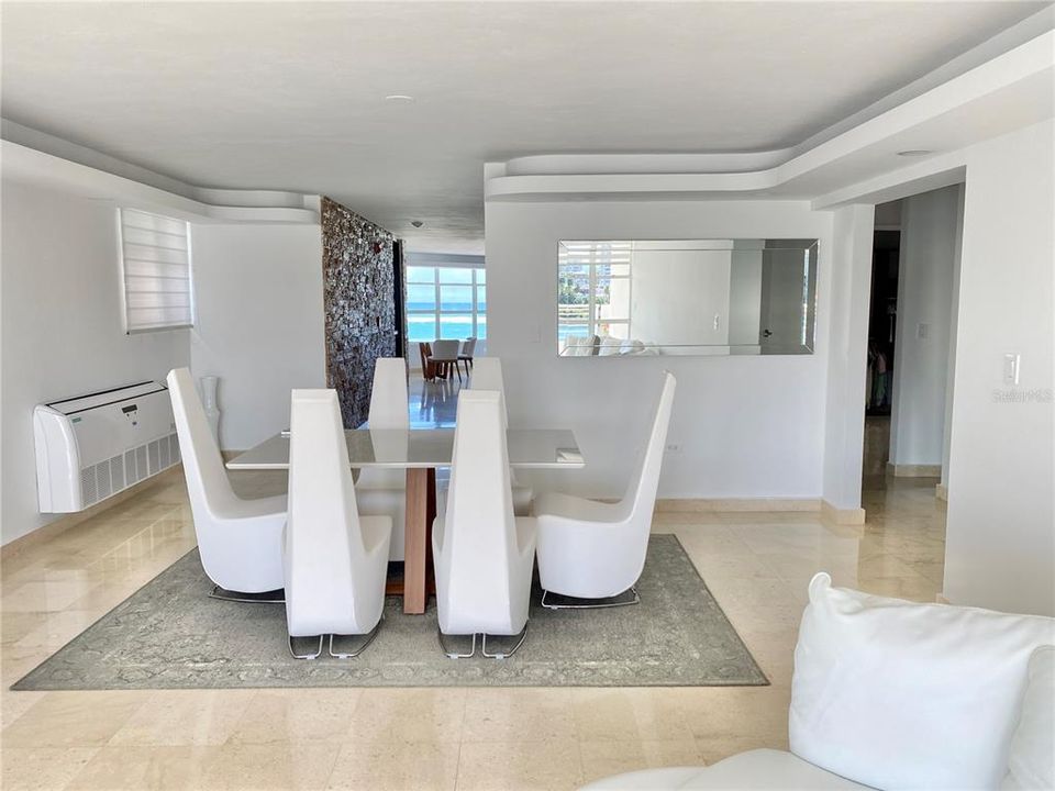 En Renta: $10,000 (3 camas, 2 baños, 2400 Pies cuadrados)