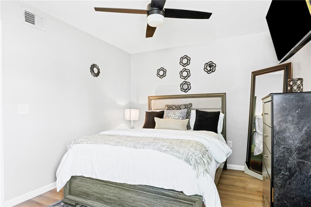 For Rent: $1,995 (3 beds, 2 baths, 1321 Square Feet)