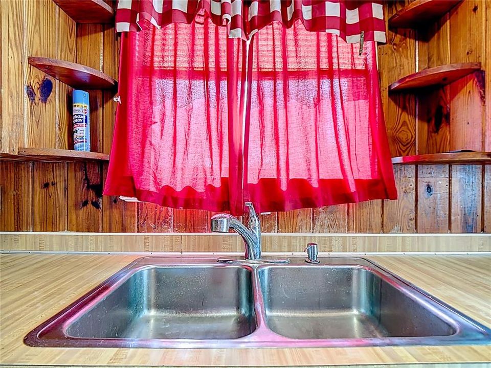 合同活跃: $180,000 (2 贝兹, 1 浴室, 794 平方英尺)