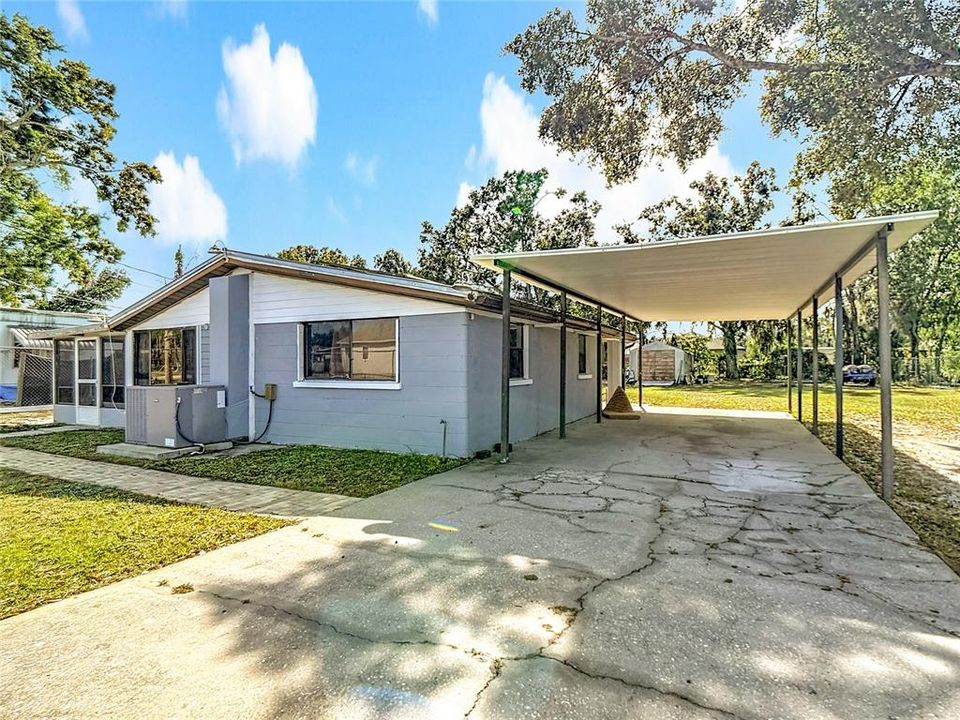 合同活跃: $180,000 (2 贝兹, 1 浴室, 794 平方英尺)