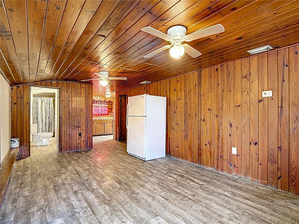 合同活跃: $180,000 (2 贝兹, 1 浴室, 794 平方英尺)