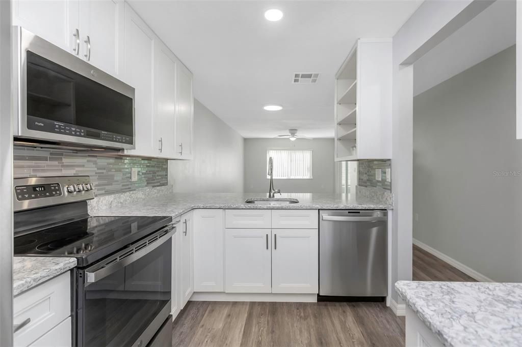 待售: $269,000 (2 贝兹, 2 浴室, 1359 平方英尺)