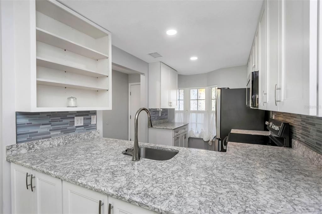 待售: $269,000 (2 贝兹, 2 浴室, 1359 平方英尺)