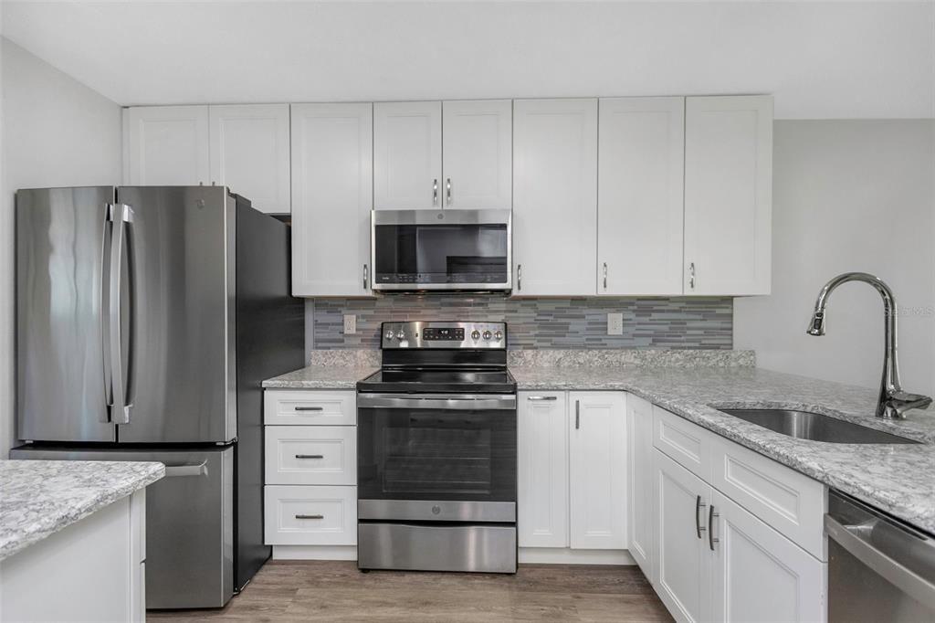 待售: $269,000 (2 贝兹, 2 浴室, 1359 平方英尺)