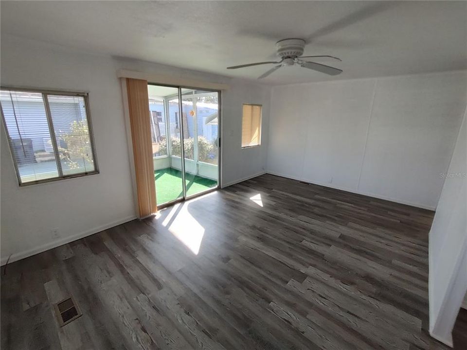 На продажу: $59,900 (2 спален, 1 ванн, 1000 Квадратных фут)