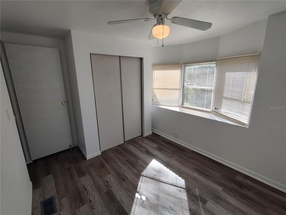 На продажу: $59,900 (2 спален, 1 ванн, 1000 Квадратных фут)