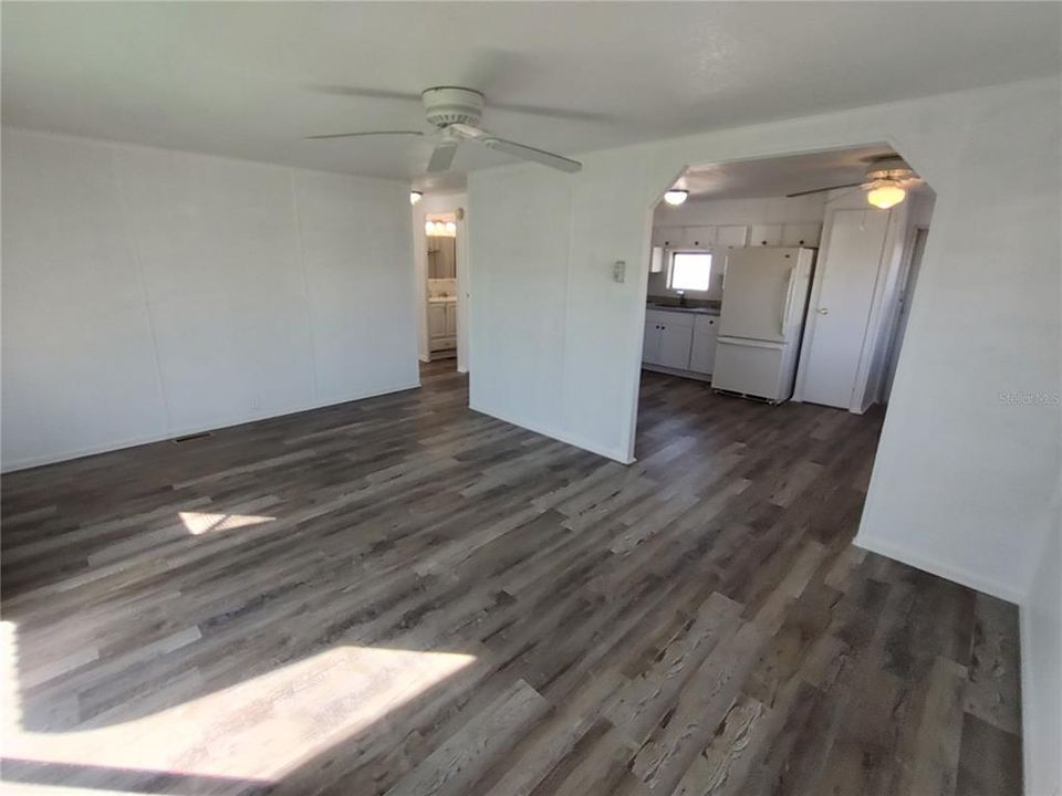 На продажу: $59,900 (2 спален, 1 ванн, 1000 Квадратных фут)