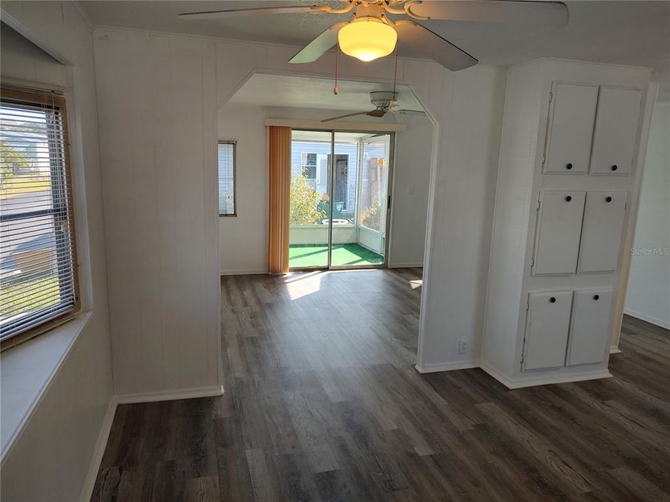 На продажу: $59,900 (2 спален, 1 ванн, 1000 Квадратных фут)