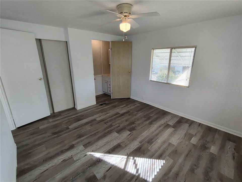 На продажу: $59,900 (2 спален, 1 ванн, 1000 Квадратных фут)