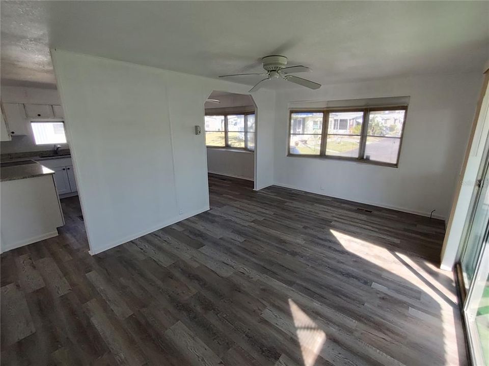 На продажу: $59,900 (2 спален, 1 ванн, 1000 Квадратных фут)