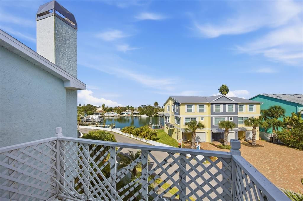 For Sale: $550,000 (3 beds, 2 baths, 1566 Square Feet)