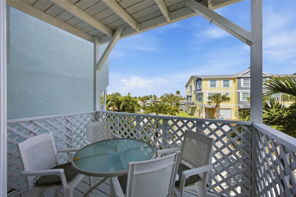 For Sale: $550,000 (3 beds, 2 baths, 1566 Square Feet)