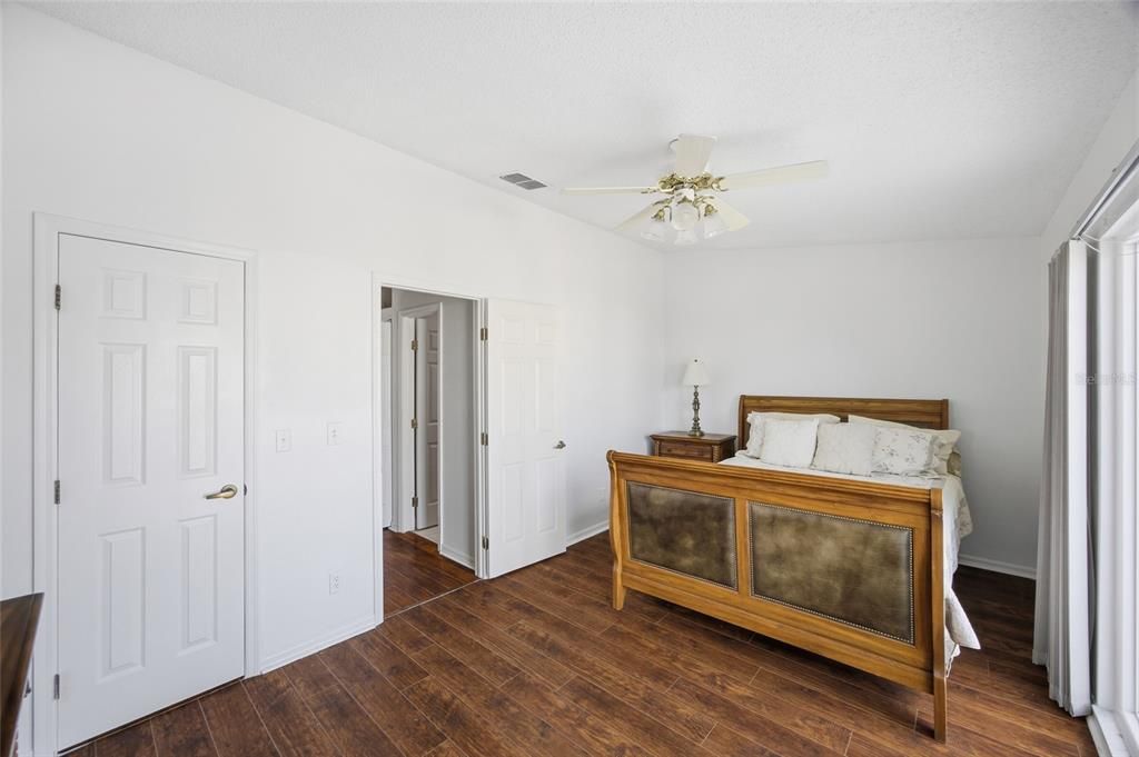 For Sale: $550,000 (3 beds, 2 baths, 1566 Square Feet)