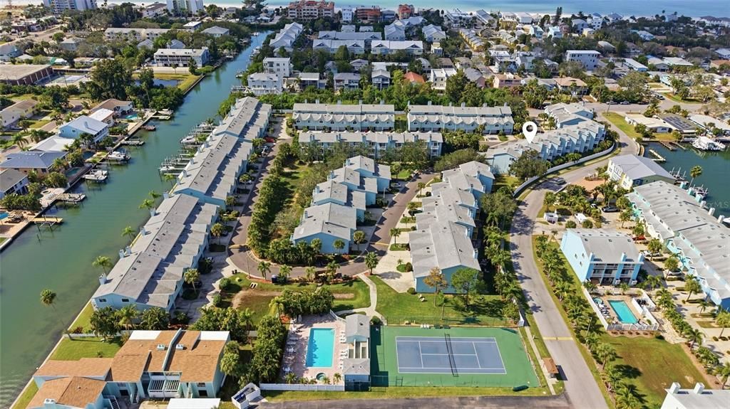 For Sale: $550,000 (3 beds, 2 baths, 1566 Square Feet)