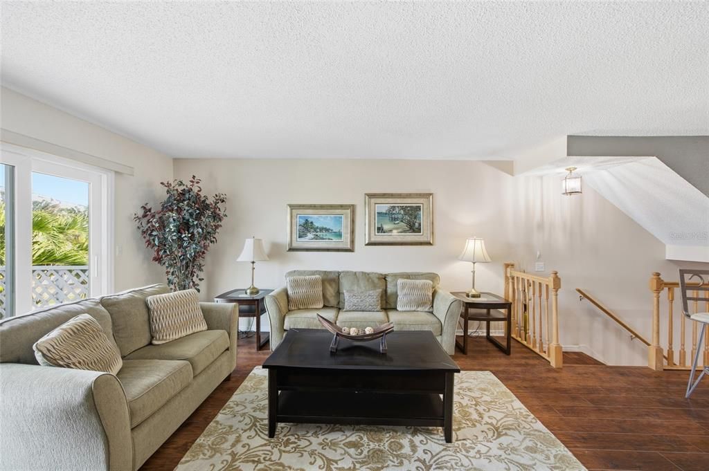 For Sale: $550,000 (3 beds, 2 baths, 1566 Square Feet)