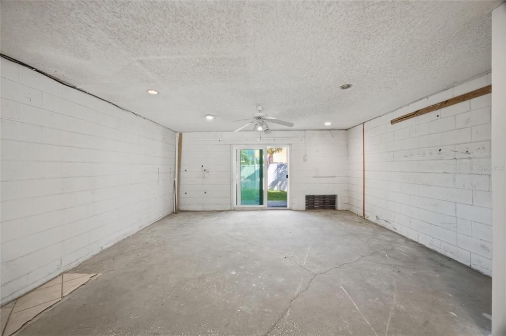 For Sale: $550,000 (3 beds, 2 baths, 1566 Square Feet)