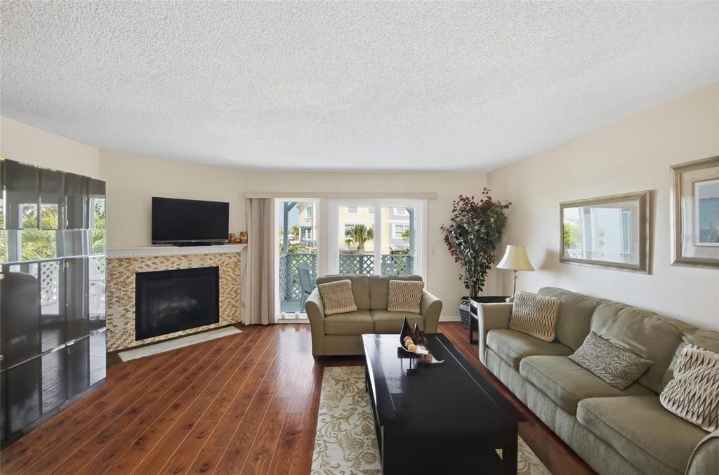 For Sale: $550,000 (3 beds, 2 baths, 1566 Square Feet)