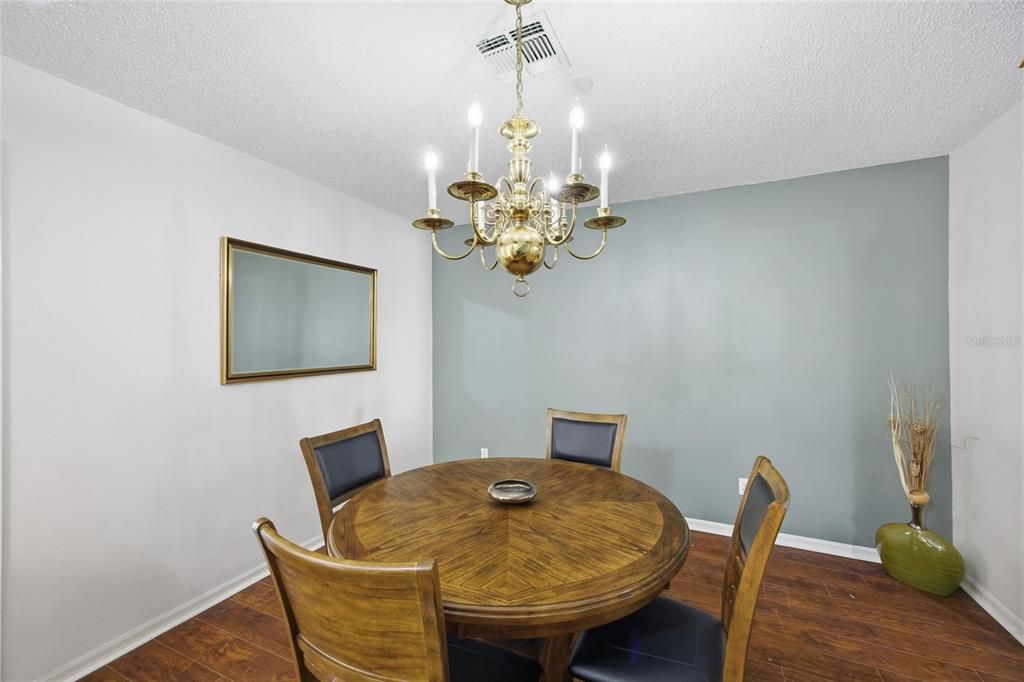 For Sale: $550,000 (3 beds, 2 baths, 1566 Square Feet)