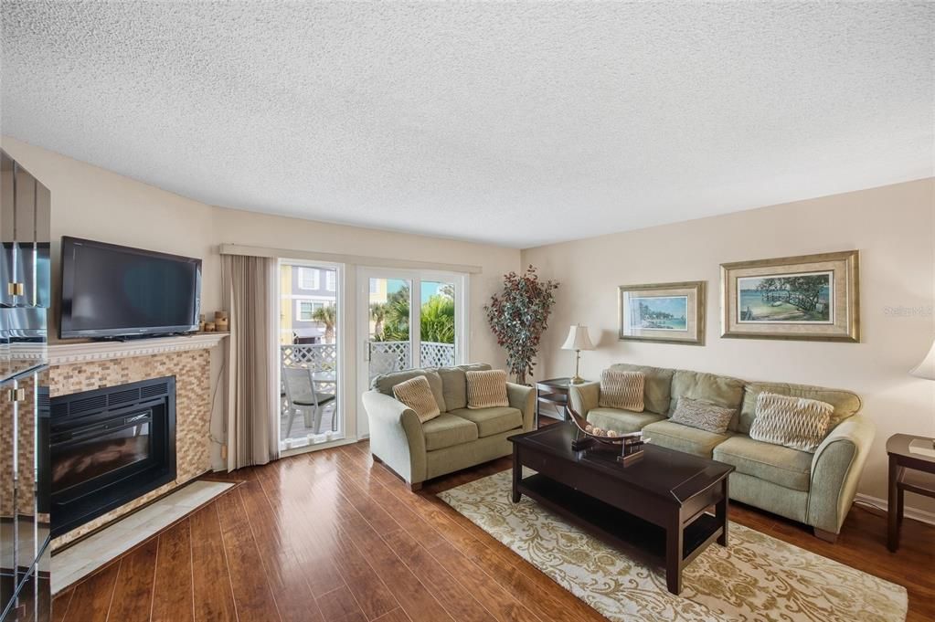 For Sale: $550,000 (3 beds, 2 baths, 1566 Square Feet)