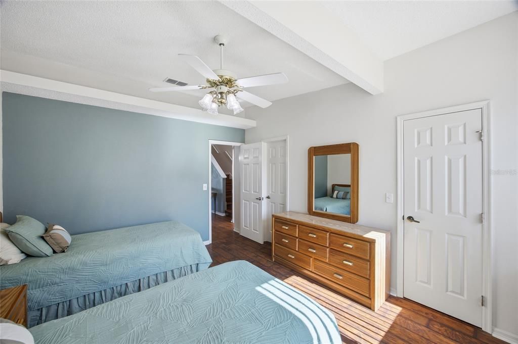 For Sale: $550,000 (3 beds, 2 baths, 1566 Square Feet)