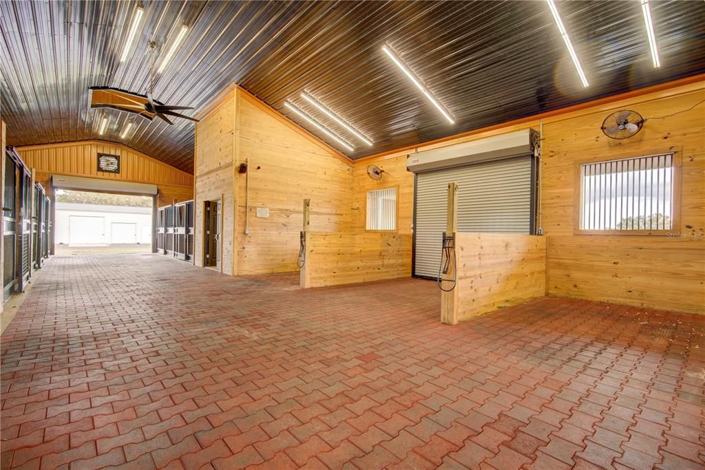 待售: $2,499,000 (2 贝兹, 2 浴室, 2400 平方英尺)