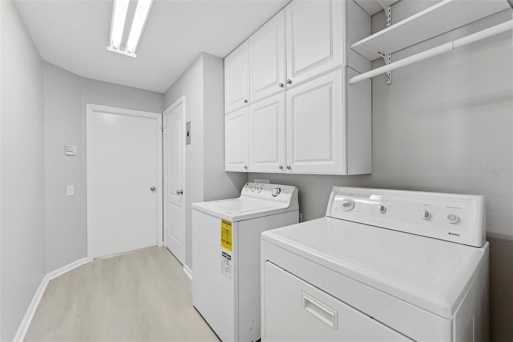 Active With Contract: $379,999 (3 beds, 2 baths, 1836 Square Feet)