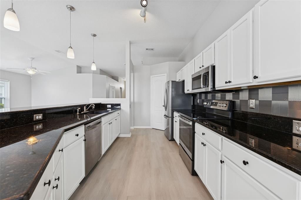 Active With Contract: $379,999 (3 beds, 2 baths, 1836 Square Feet)