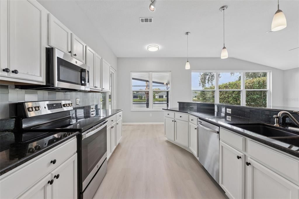 Active With Contract: $379,999 (3 beds, 2 baths, 1836 Square Feet)