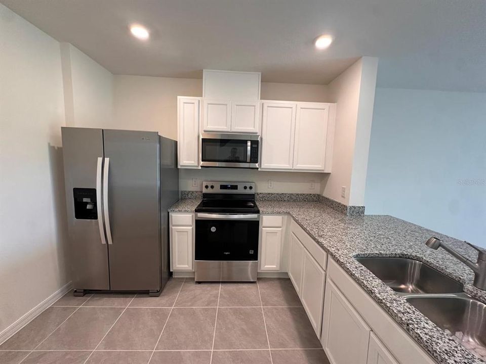 出租: $2,400 (3 贝兹, 2 浴室, 1530 平方英尺)