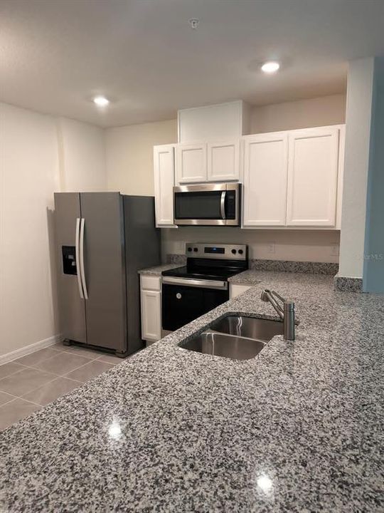 出租: $2,400 (3 贝兹, 2 浴室, 1530 平方英尺)