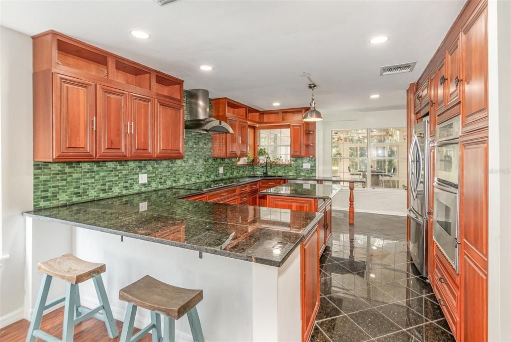 待售: $699,000 (5 贝兹, 3 浴室, 3566 平方英尺)