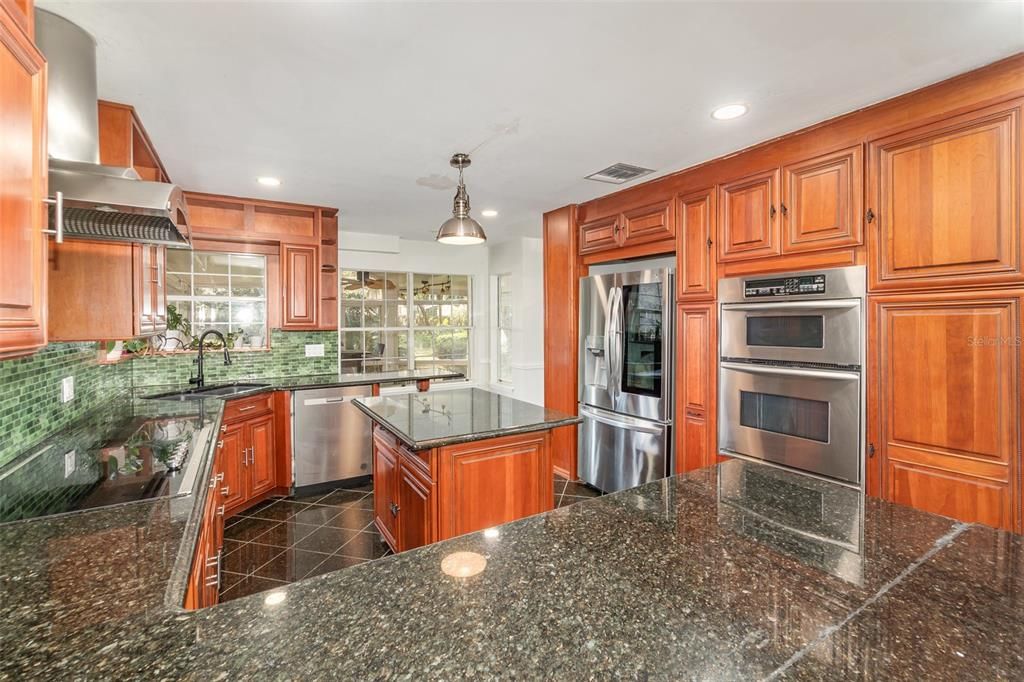 待售: $699,000 (5 贝兹, 3 浴室, 3566 平方英尺)