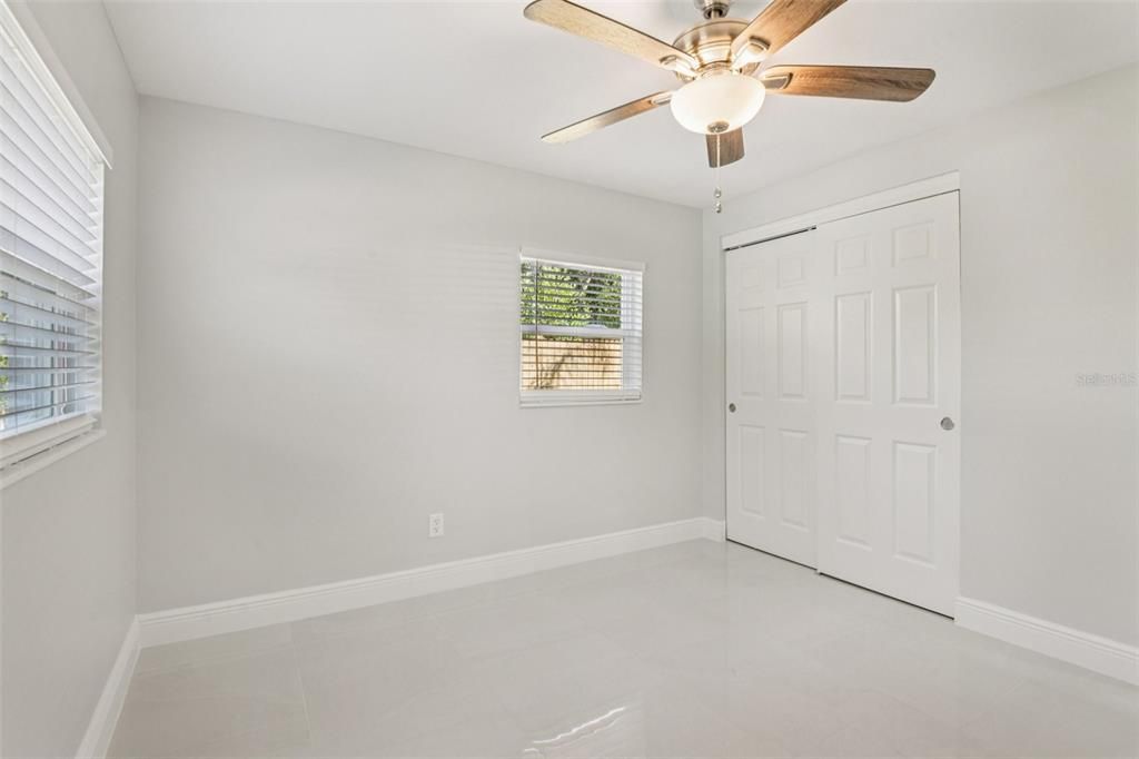 合同活跃: $325,000 (3 贝兹, 2 浴室, 1090 平方英尺)