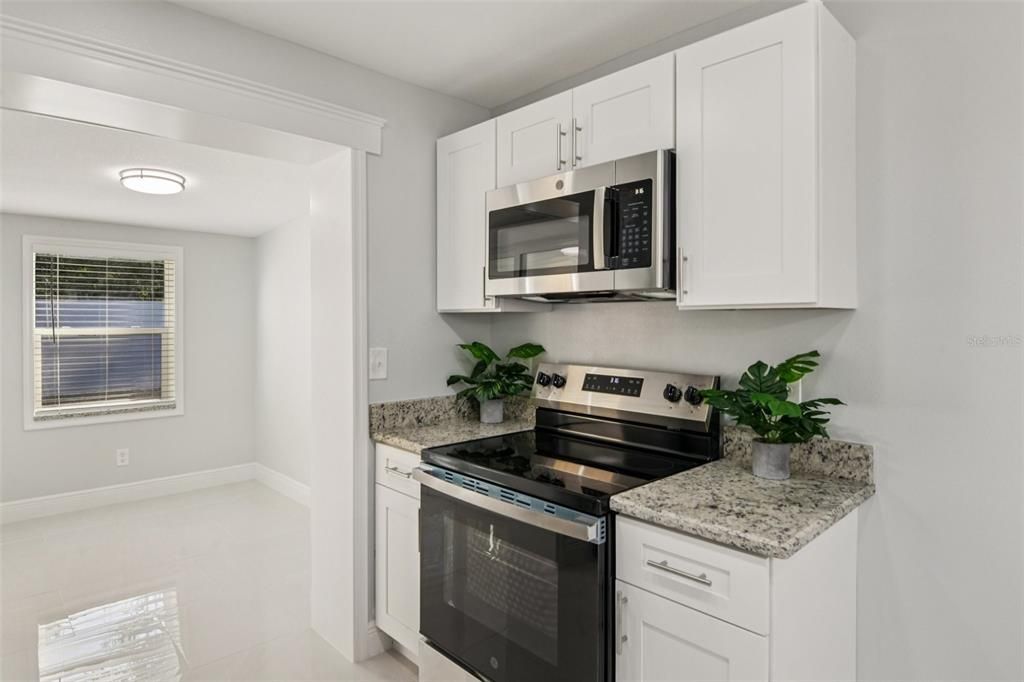 合同活跃: $325,000 (3 贝兹, 2 浴室, 1090 平方英尺)