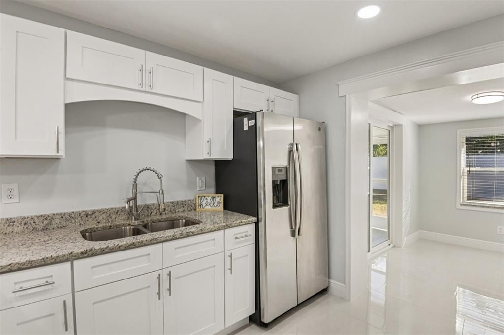 合同活跃: $325,000 (3 贝兹, 2 浴室, 1090 平方英尺)