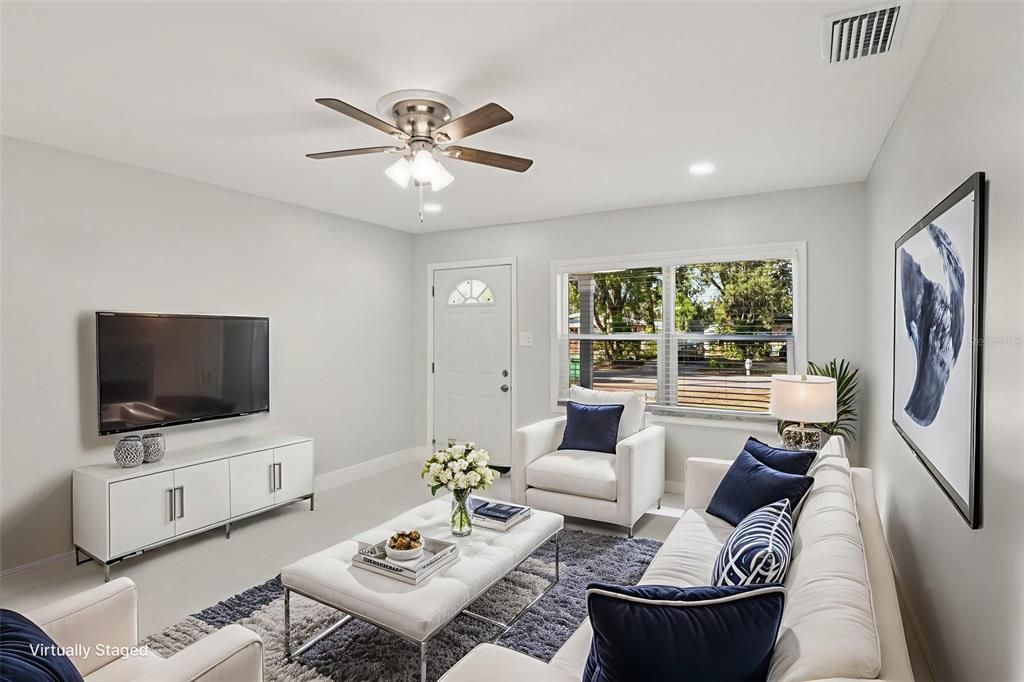 合同活跃: $325,000 (3 贝兹, 2 浴室, 1090 平方英尺)