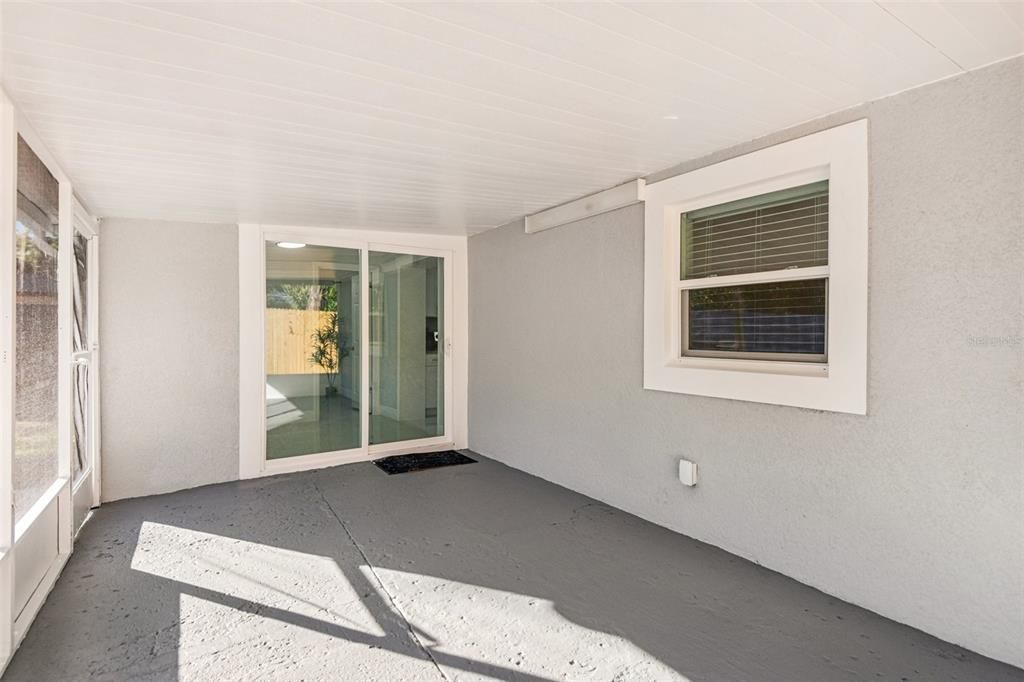 合同活跃: $325,000 (3 贝兹, 2 浴室, 1090 平方英尺)