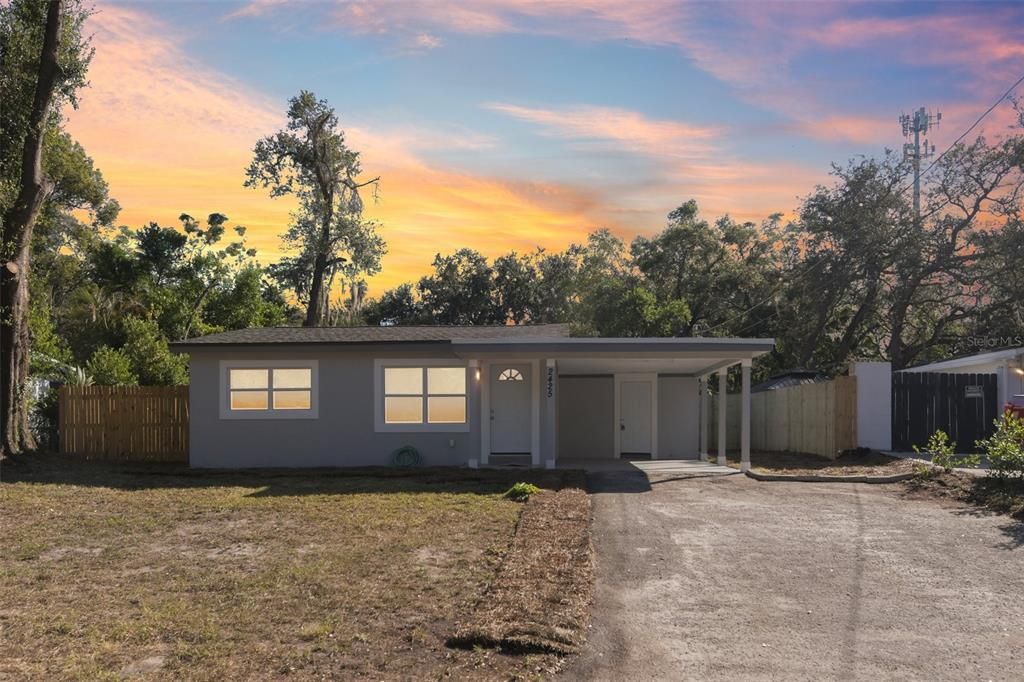 合同活跃: $325,000 (3 贝兹, 2 浴室, 1090 平方英尺)