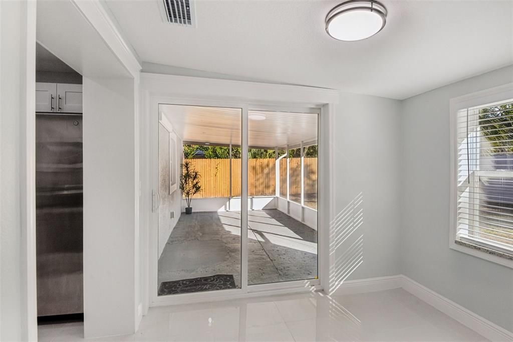 合同活跃: $325,000 (3 贝兹, 2 浴室, 1090 平方英尺)