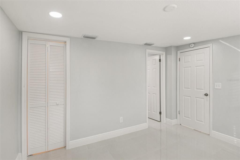 合同活跃: $325,000 (3 贝兹, 2 浴室, 1090 平方英尺)