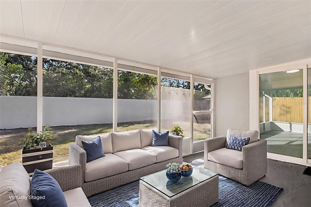 合同活跃: $325,000 (3 贝兹, 2 浴室, 1090 平方英尺)